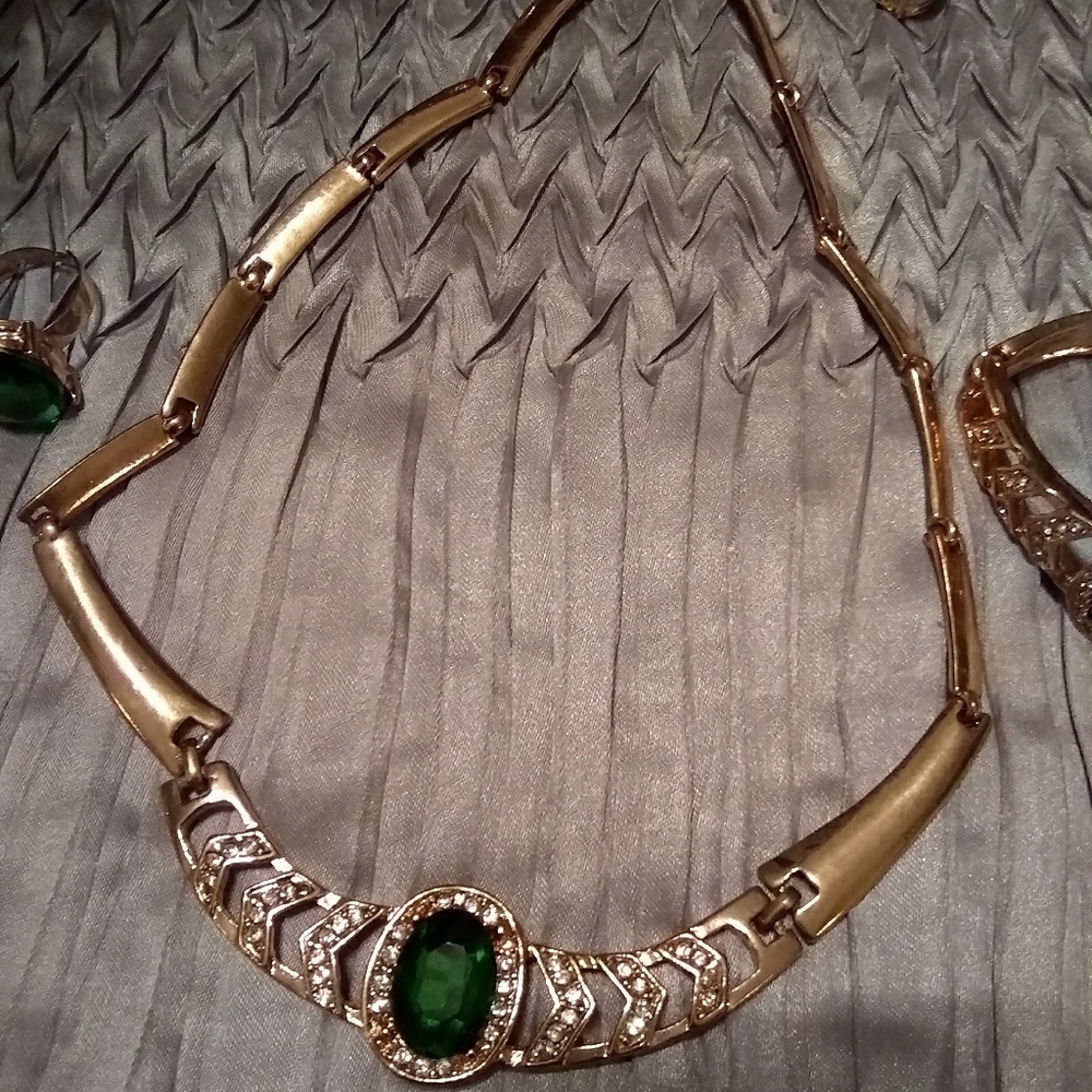 Jewelry - Picture 6 of 7